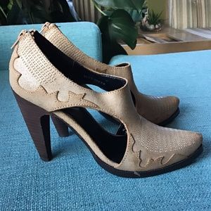 ENVY Western Style Leather HEELS Bootie 7 NWOB